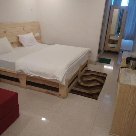 Hotel Charanpaduka バドリーナート エクステリア 写真