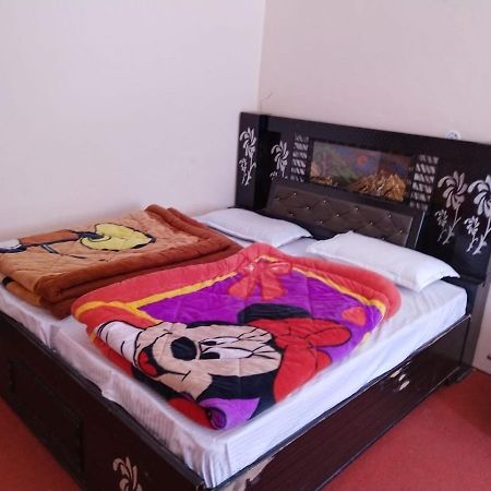 Hotel Charanpaduka バドリーナート エクステリア 写真